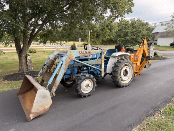 1981 Ford 1300 Tractor Loader Backhoe - Image 17
