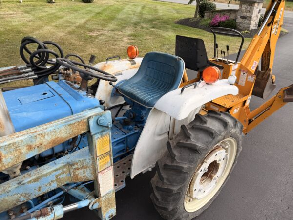 1981 Ford 1300 Tractor Loader Backhoe - Image 19