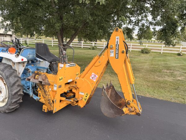 1981 Ford 1300 Tractor Loader Backhoe - Image 21