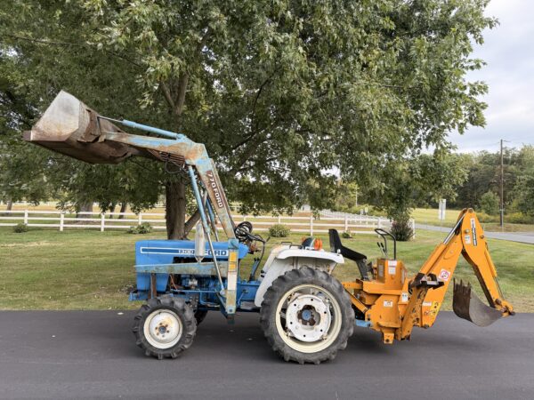 1981 Ford 1300 Tractor Loader Backhoe - Image 23
