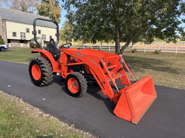 2012 Kubota L3800 Tractor Loader - Image 3