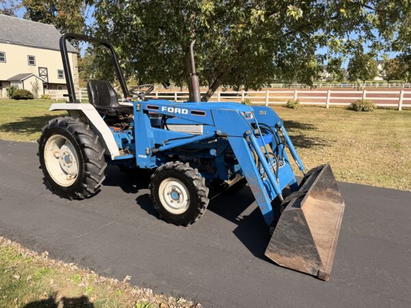 1989 Ford 1720 Tractor Loader - Image 3