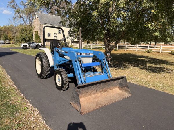 1989 Ford 1720 Tractor Loader - Image 4