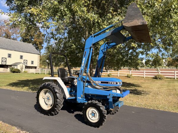 1989 Ford 1720 Tractor Loader - Image 12