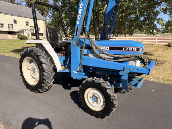 1989 Ford 1720 Tractor Loader - Image 13
