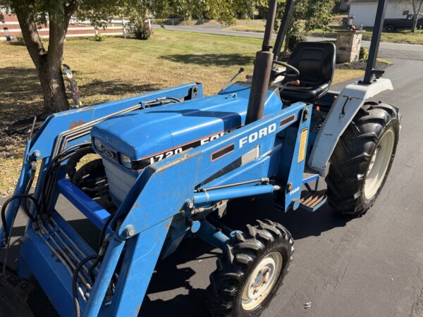1989 Ford 1720 Tractor Loader - Image 17