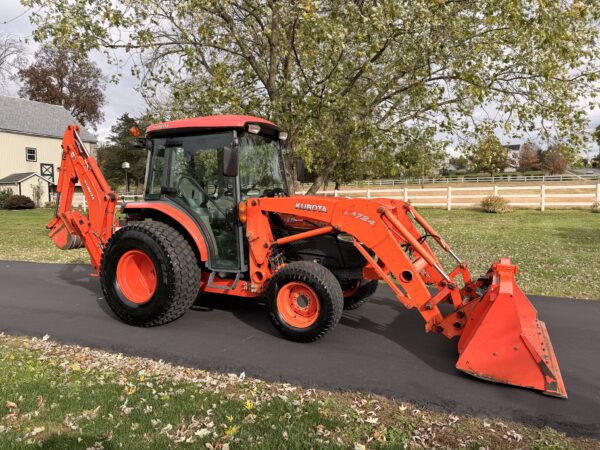 2011 Kubota Grand L3240 Tractor Loader Backhoe - Image 3