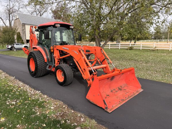 2011 Kubota Grand L3240 Tractor Loader Backhoe - Image 4
