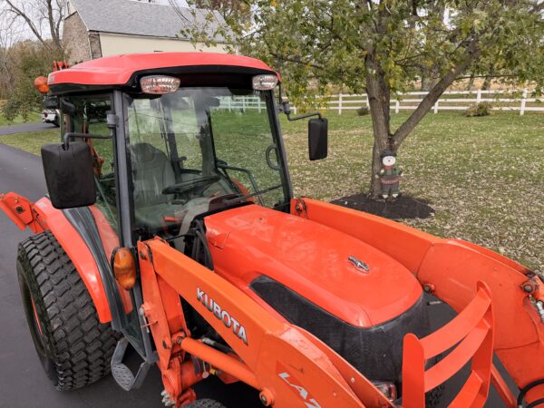 2011 Kubota Grand L3240 Tractor Loader Backhoe - Image 9