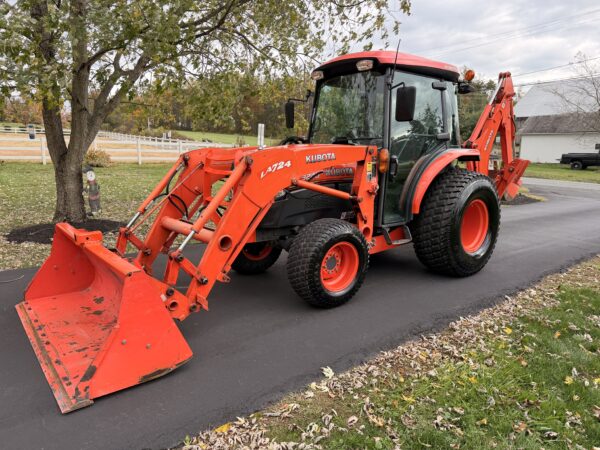 2011 Kubota Grand L3240 Tractor Loader Backhoe - Image 29