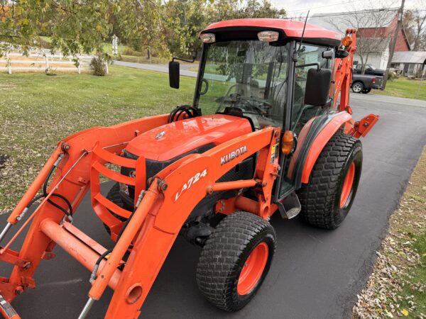 2011 Kubota Grand L3240 Tractor Loader Backhoe - Image 30