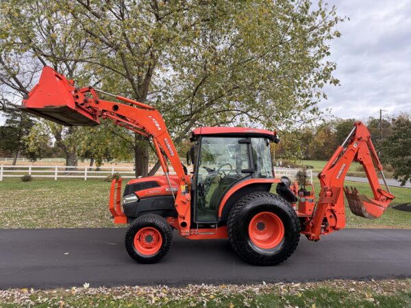 2011 Kubota Grand L3240 Tractor Loader Backhoe - Image 33
