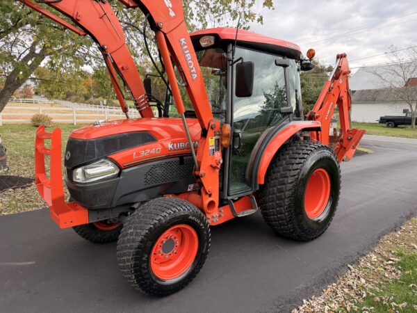 2011 Kubota Grand L3240 Tractor Loader Backhoe - Image 35