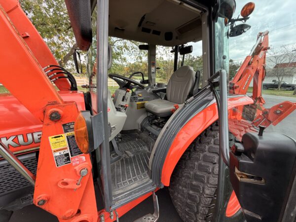 2011 Kubota Grand L3240 Tractor Loader Backhoe - Image 36