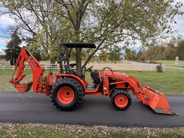 2012 Kubota B3300 Tractor Loader Backhoe