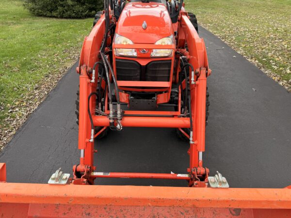 2012 Kubota B3300 Tractor Loader Backhoe - Image 6