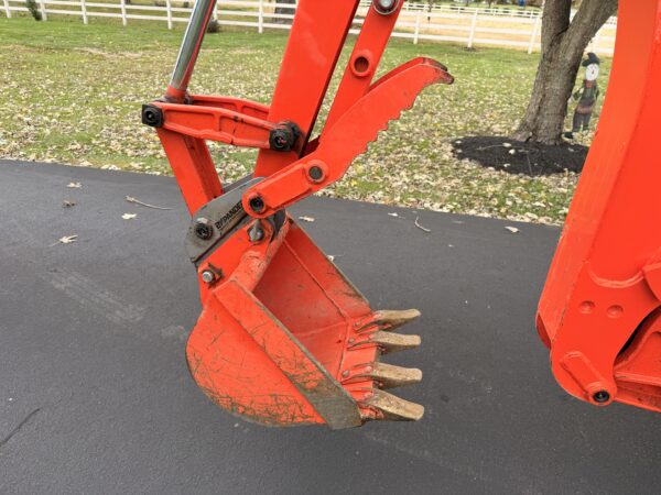 2012 Kubota B3300 Tractor Loader Backhoe - Image 11