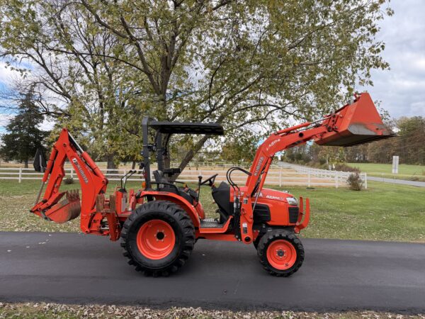 2012 Kubota B3300 Tractor Loader Backhoe - Image 12