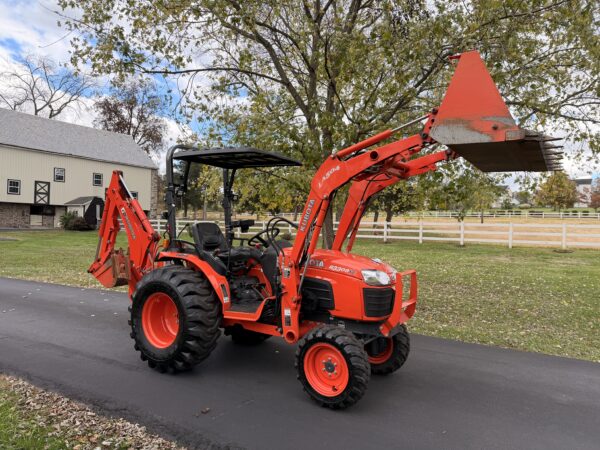 2012 Kubota B3300 Tractor Loader Backhoe - Image 13