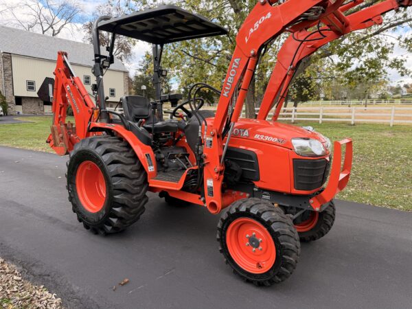 2012 Kubota B3300 Tractor Loader Backhoe - Image 14