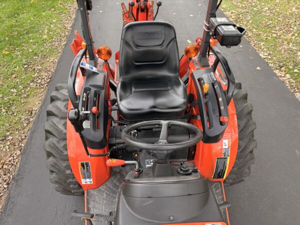 2012 Kubota B3300 Tractor Loader Backhoe - Image 17