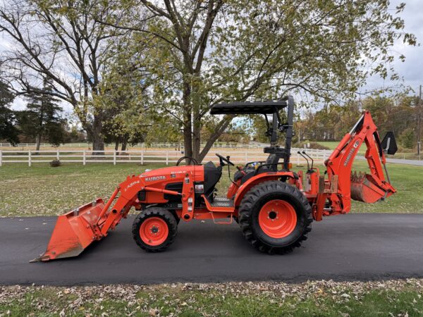 2012 Kubota B3300 Tractor Loader Backhoe - Image 18