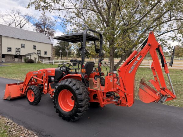 2012 Kubota B3300 Tractor Loader Backhoe - Image 23