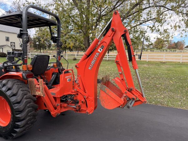 2012 Kubota B3300 Tractor Loader Backhoe - Image 24