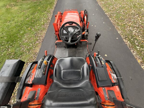 2012 Kubota B3300 Tractor Loader Backhoe - Image 25
