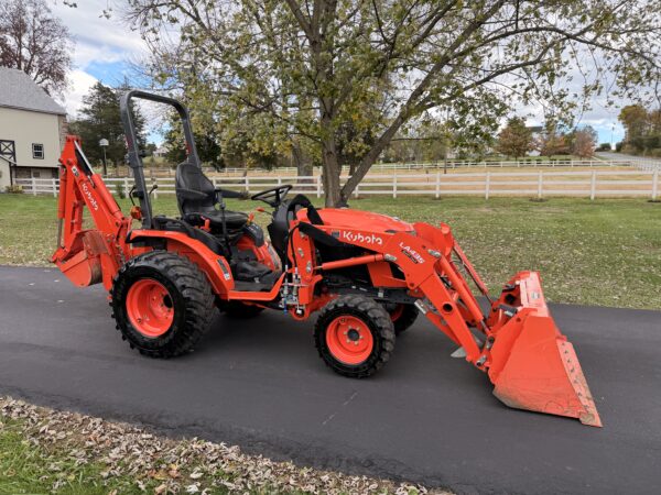 2021 Kubota B2601 Tractor Loader Backhoe - Image 3