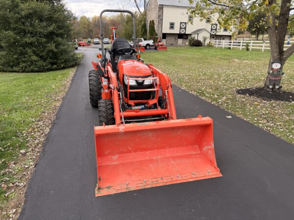 2021 Kubota B2601 Tractor Loader Backhoe - Image 6
