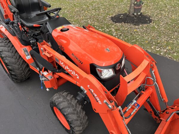 2021 Kubota B2601 Tractor Loader Backhoe - Image 10