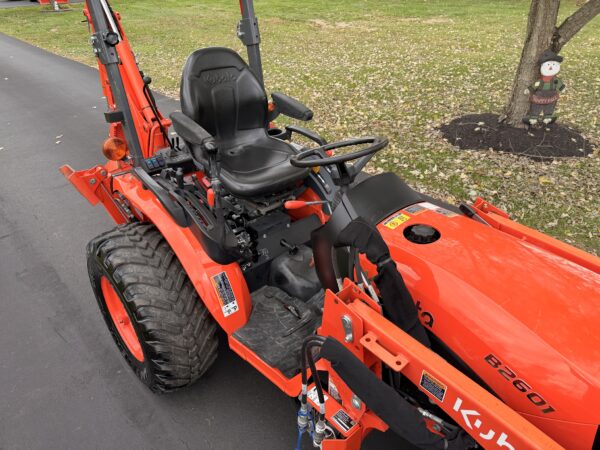 2021 Kubota B2601 Tractor Loader Backhoe - Image 8
