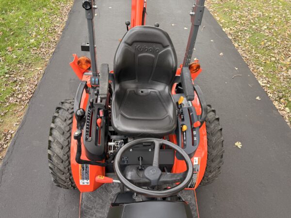 2021 Kubota B2601 Tractor Loader Backhoe - Image 9