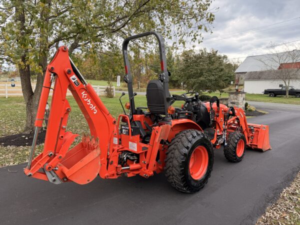 2021 Kubota B2601 Tractor Loader Backhoe - Image 11