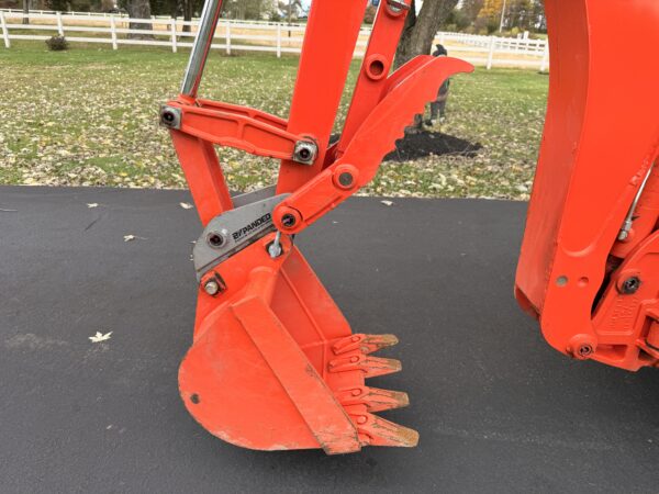 2021 Kubota B2601 Tractor Loader Backhoe - Image 12