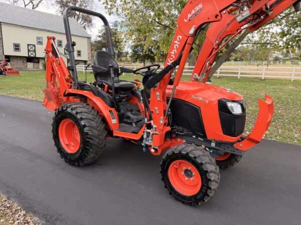 2021 Kubota B2601 Tractor Loader Backhoe - Image 16