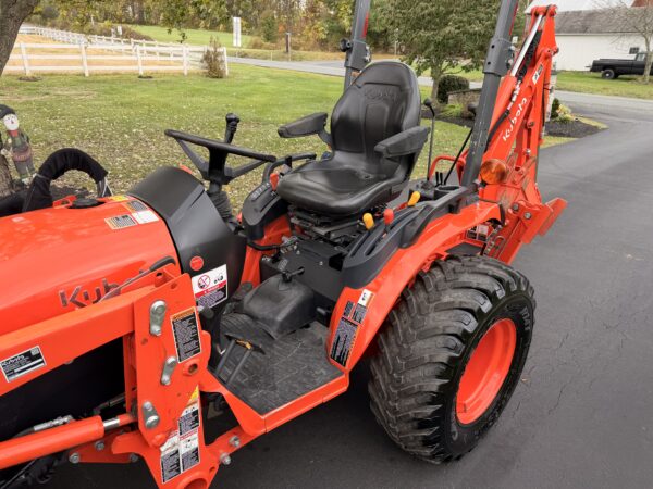 2021 Kubota B2601 Tractor Loader Backhoe - Image 24