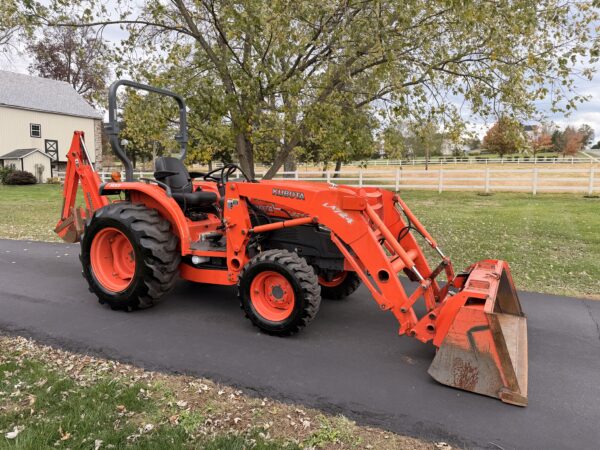 2007 Kubota Grand L3240 Tractor Loader Backhoe - Image 3