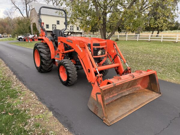 2007 Kubota Grand L3240 Tractor Loader Backhoe - Image 4