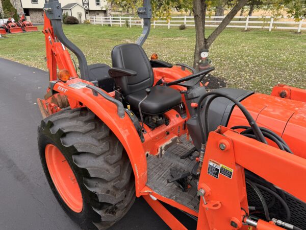 2007 Kubota Grand L3240 Tractor Loader Backhoe - Image 10