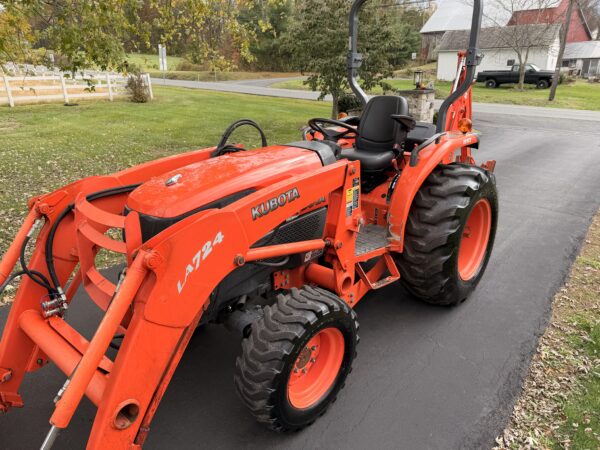 2007 Kubota Grand L3240 Tractor Loader Backhoe - Image 24
