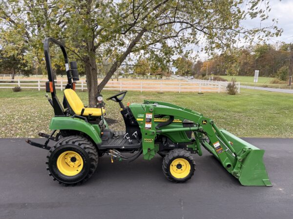 2009 John Deere 2305 Tractor Loader