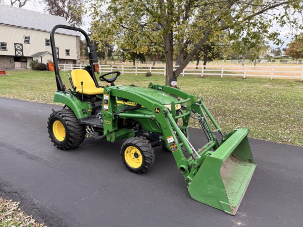 2009 John Deere 2305 Tractor Loader - Image 3
