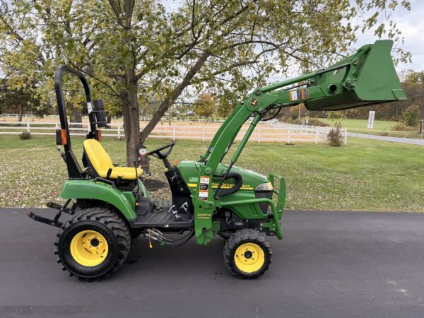 2009 John Deere 2305 Tractor Loader - Image 12