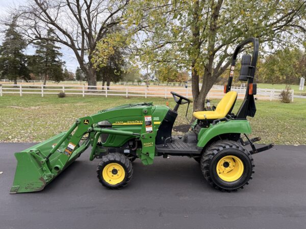 2009 John Deere 2305 Tractor Loader - Image 17