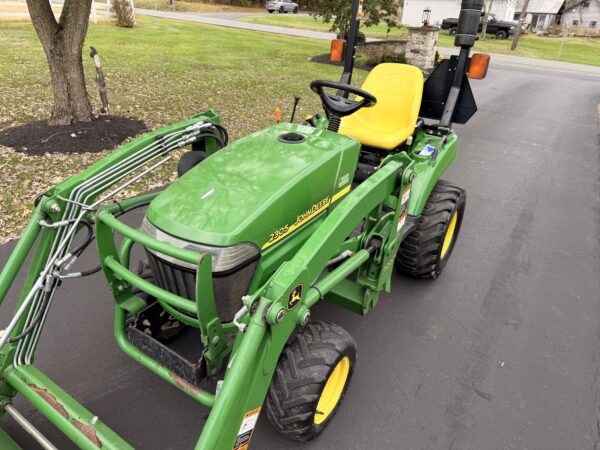 2009 John Deere 2305 Tractor Loader - Image 20