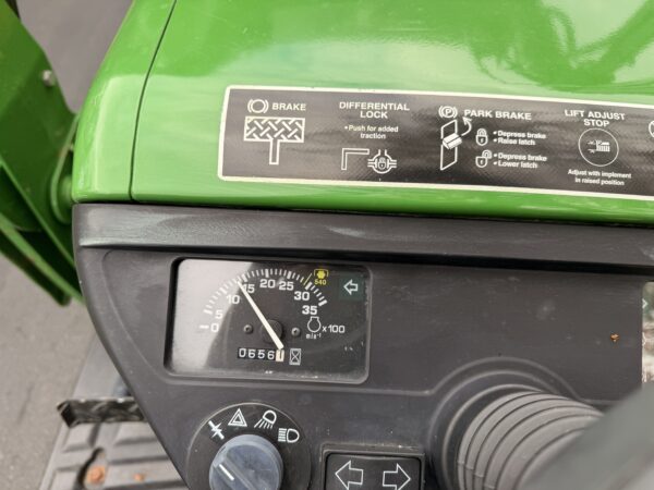 2009 John Deere 2305 Tractor Loader - Image 24