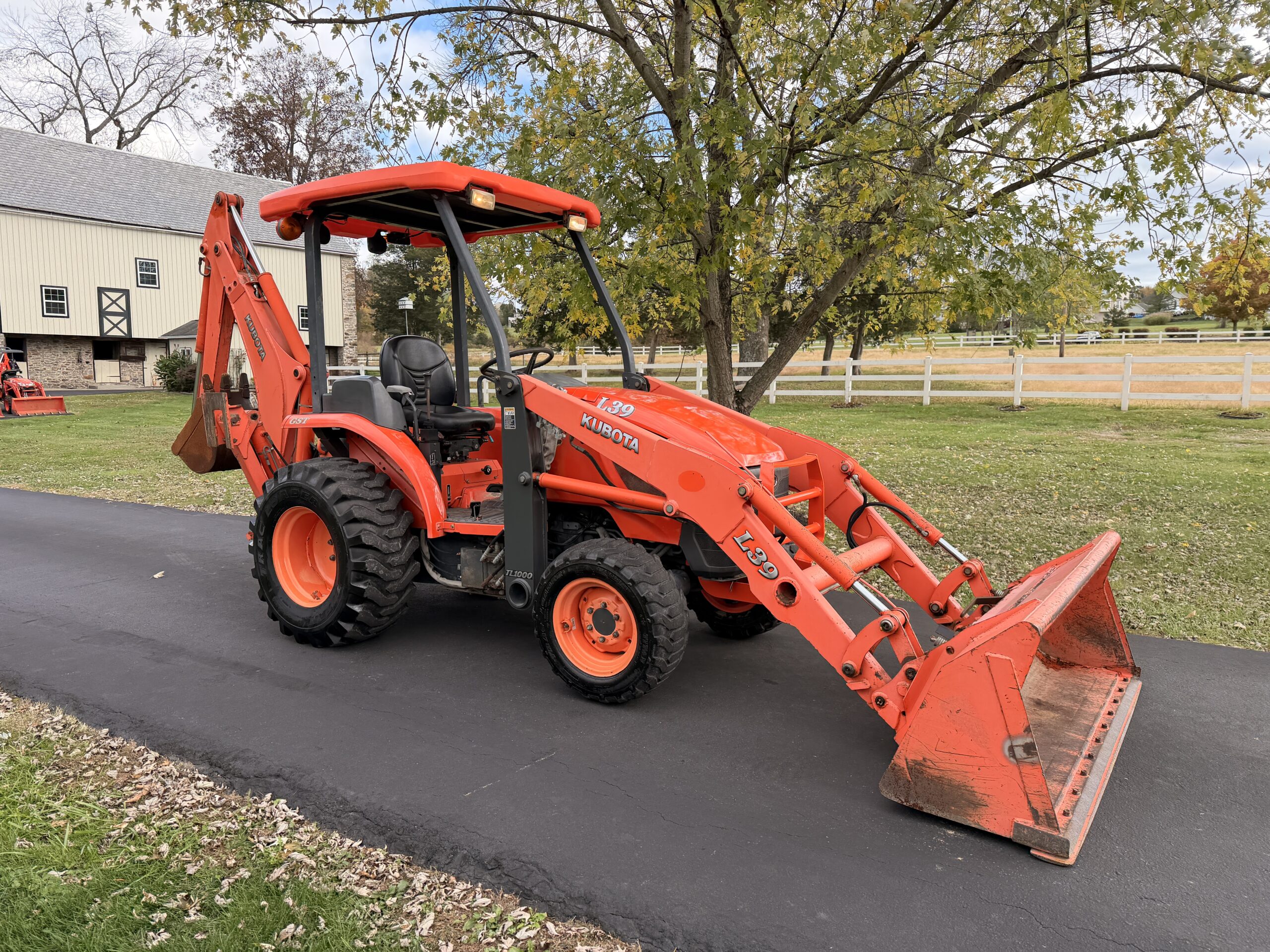 2008 Kubota L39 Tractor Loader Backhoe - Image 3