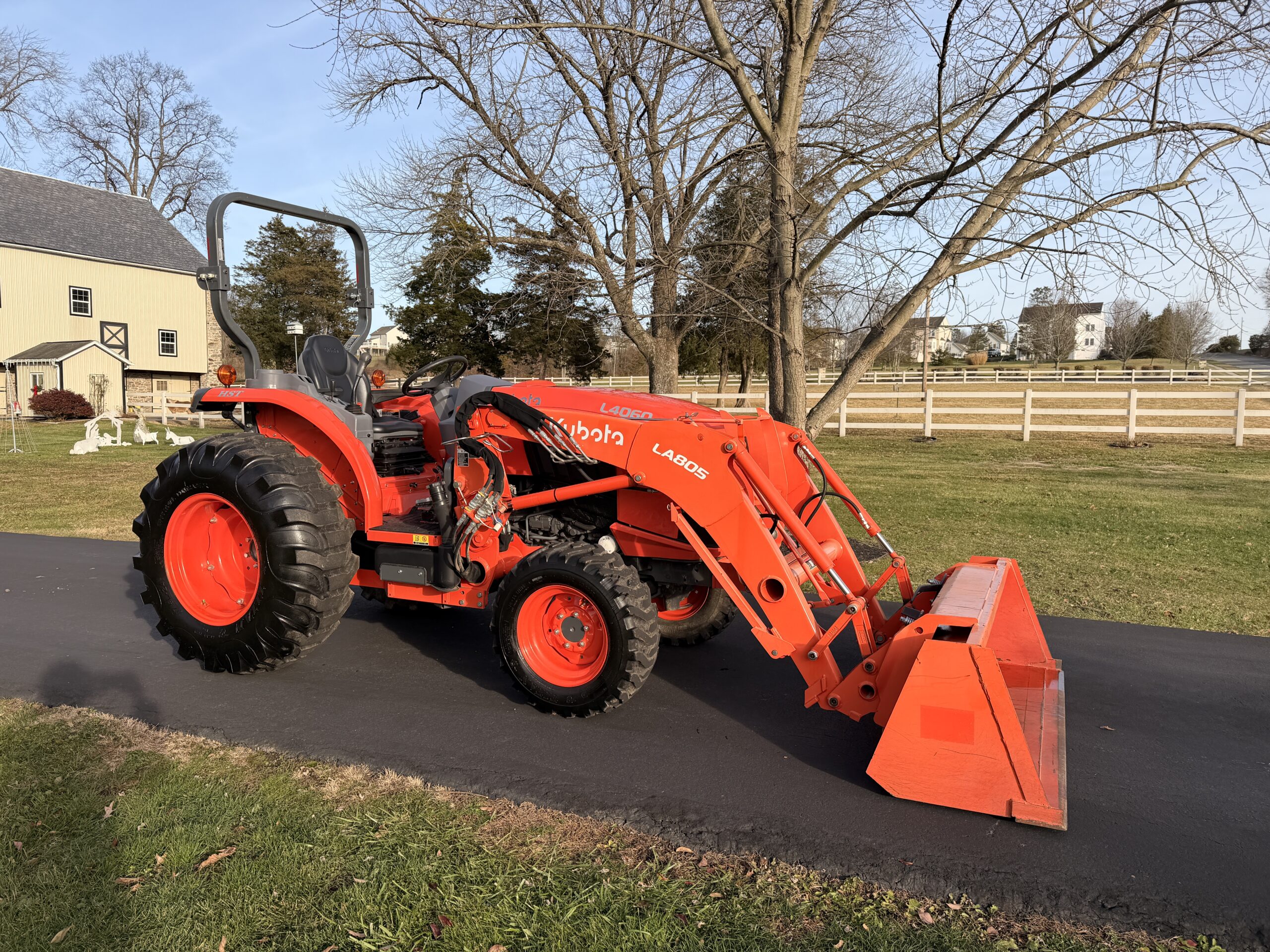 2021 Kubota Grand L4060 Limited Edition Tractor Loader - Image 3